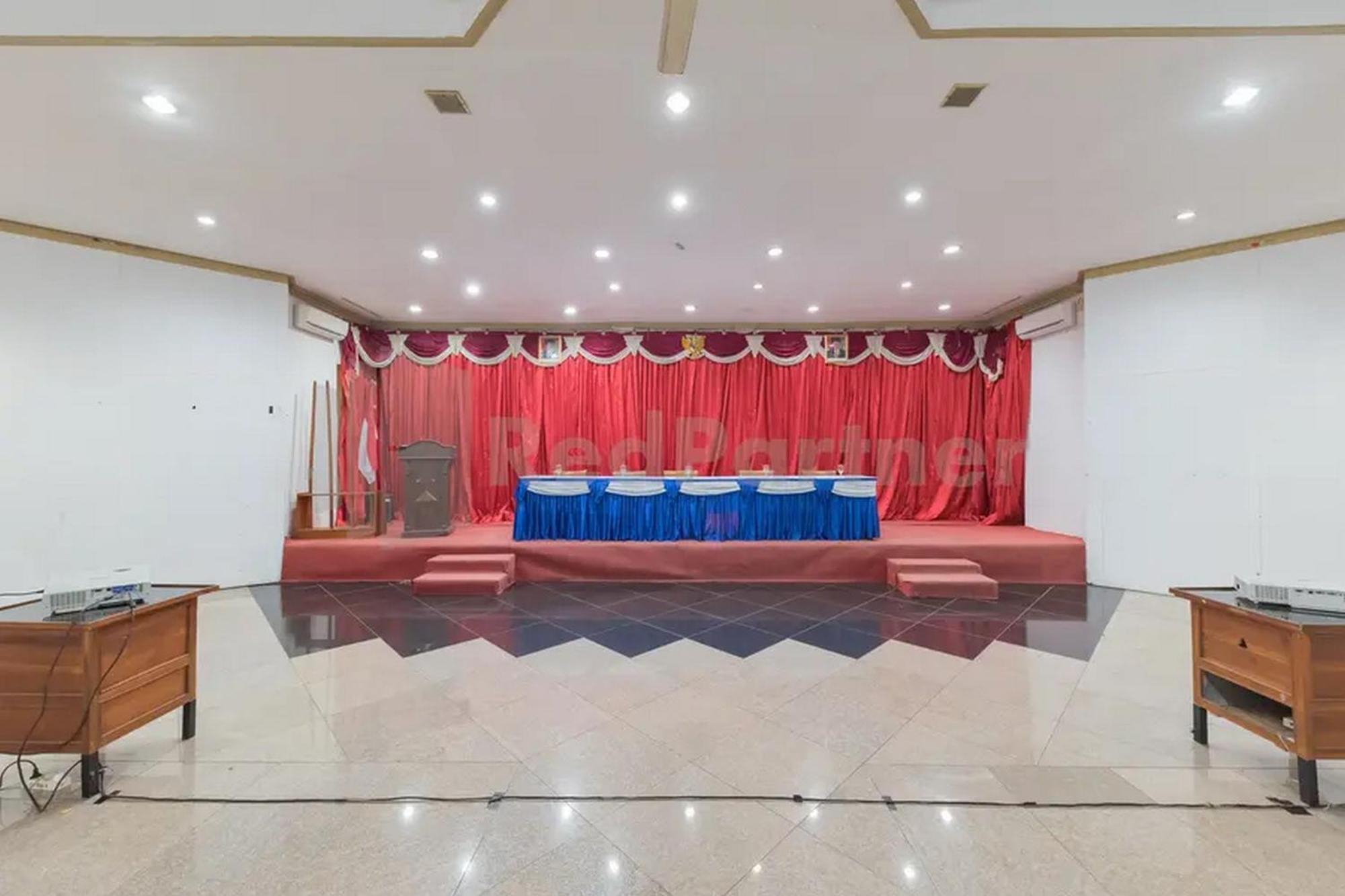 Hotel Ayong Linggarjati Kuningan Mitra Reddoorz Exterior foto