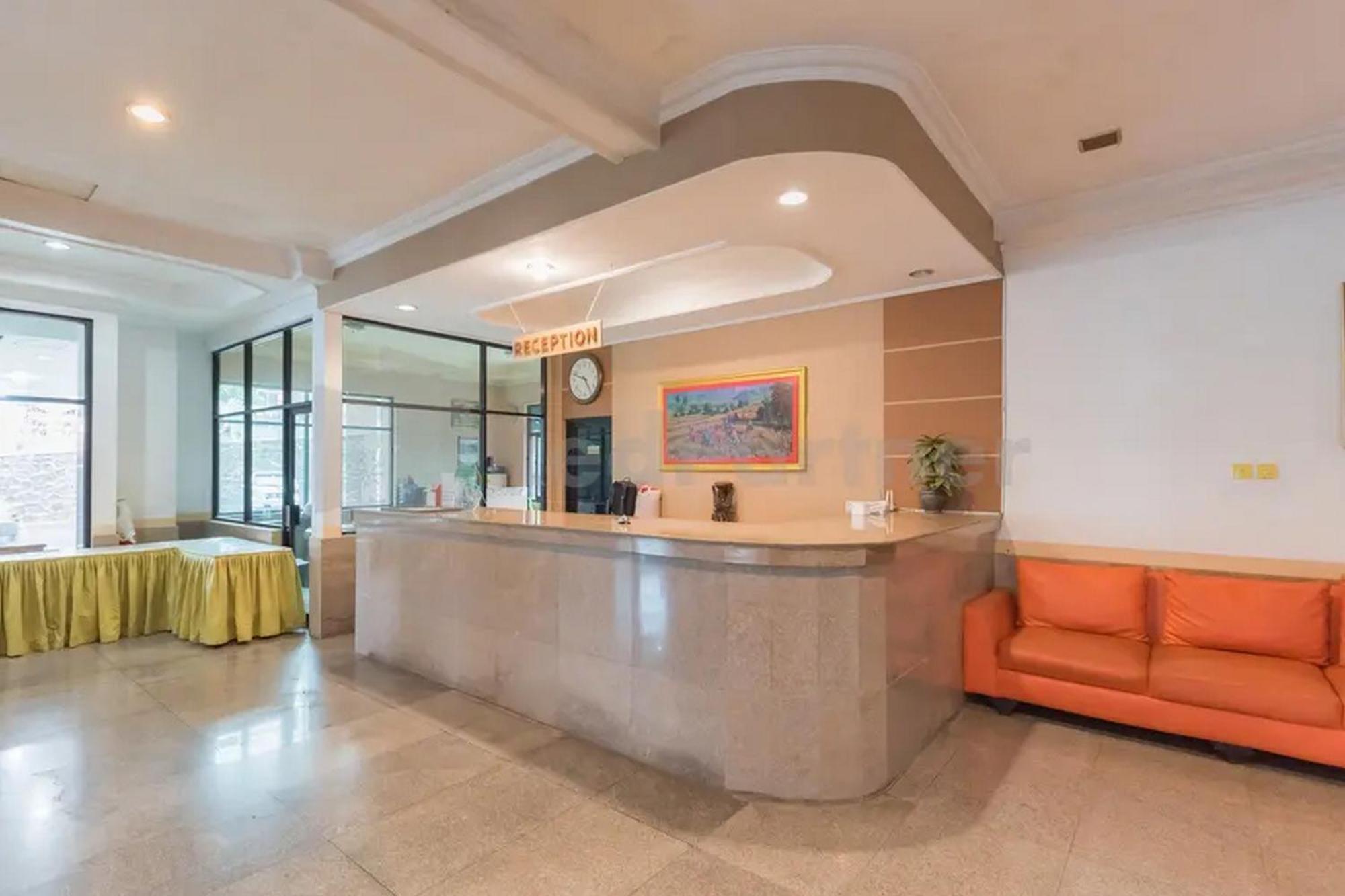 Hotel Ayong Linggarjati Kuningan Mitra Reddoorz Exterior foto